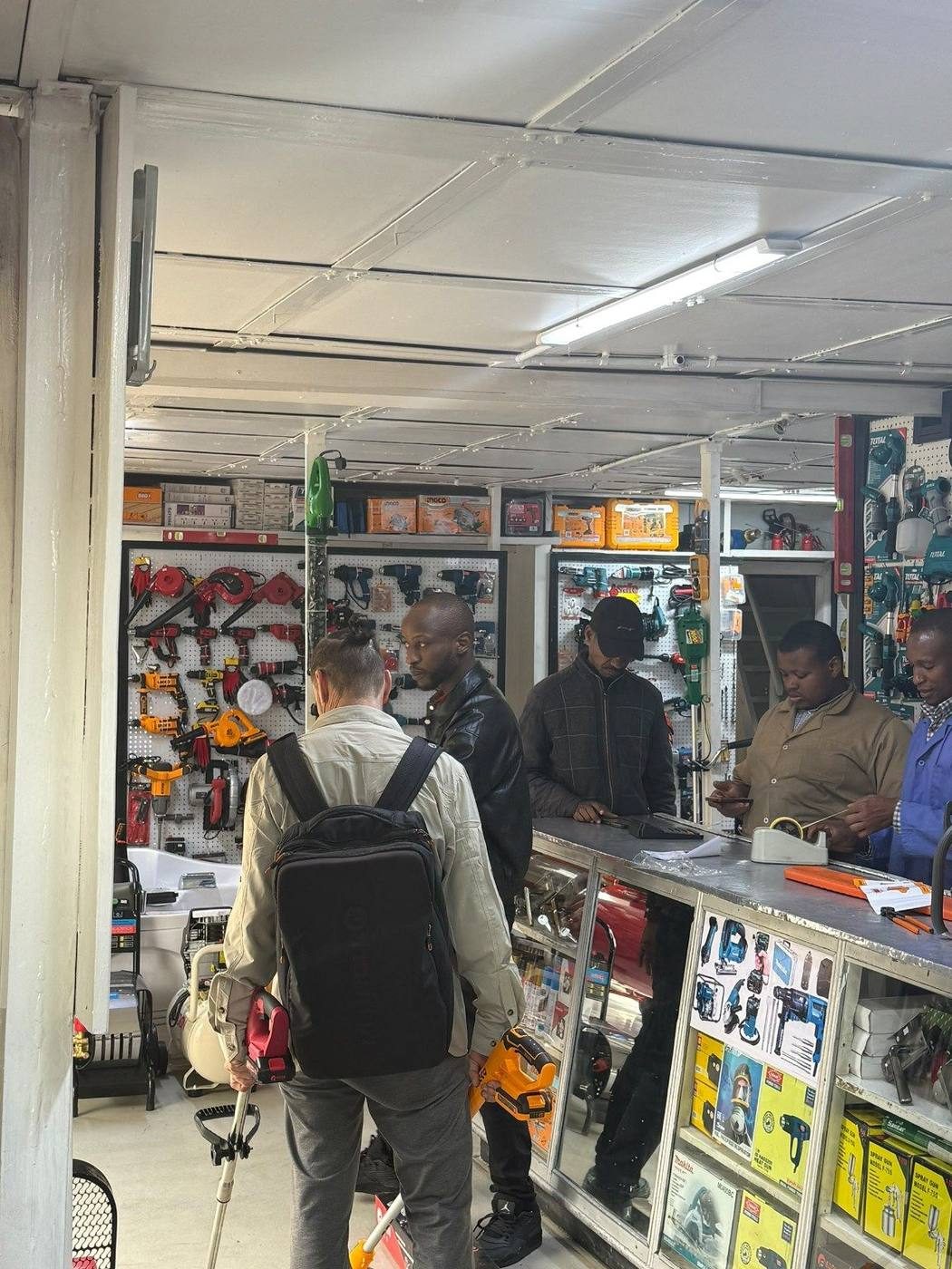 OHGS customer consultation at the shop counter