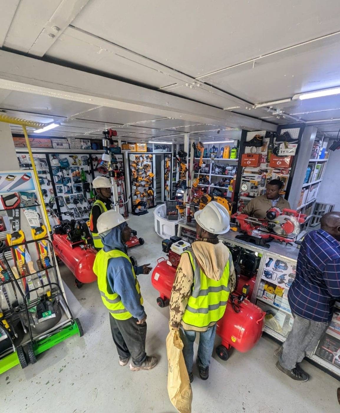 OHGS team and tools in the showroom